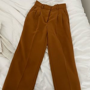 Aritzia Wilfred Effortless Crop